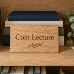 Décoration bibliothèque : étagère personnalisée sans surcharge, bois clair, livres, plante